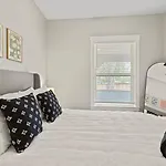 Tranquil Getaway Near Downtown